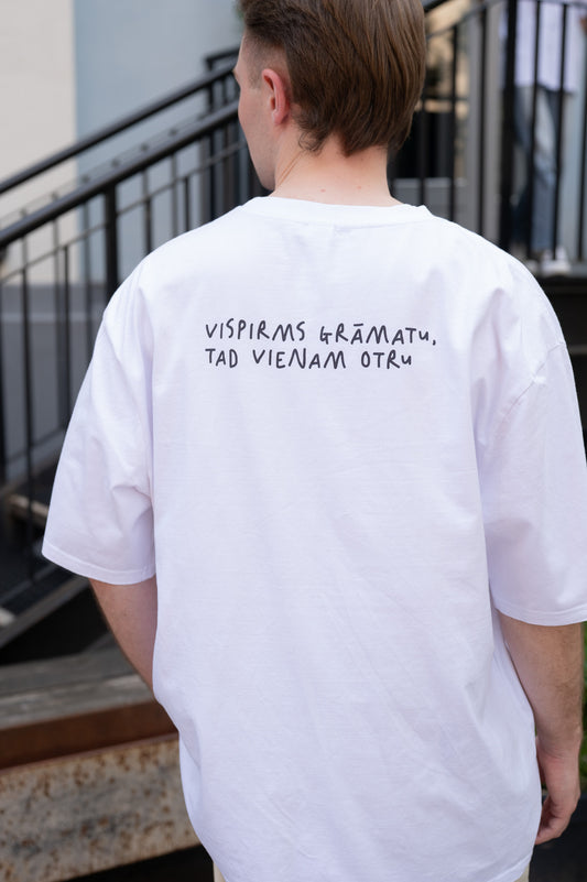 T-krekls "Vispirms grāmatu, tad vienam otru"