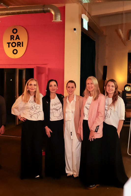 #Laiks lasīt sapulcē 100 grāmatu mīļus no visas Latvijas pasākumā, kas veltīts Žaumes Kabrē romānam “Es atzīstos”